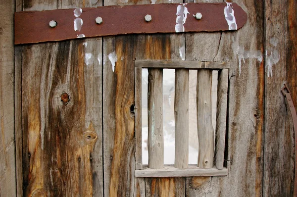 Rustikální dveře a okna — Stock fotografie