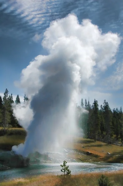 Riverside geyser — Stock Photo, Image