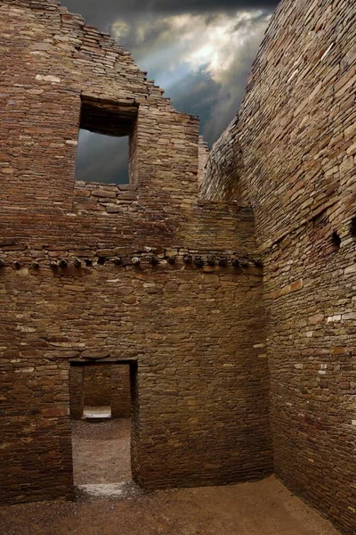 Chaco Canyon Ruínas Com Céu Tempestuoso Dramático — Fotografia de Stock