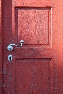 Kırmızı kapılı