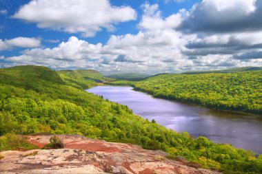 bulutlar Michigan Gölü