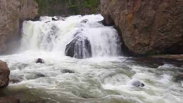 Firehole falls yellowstone Nationaalpark — Stockvideo