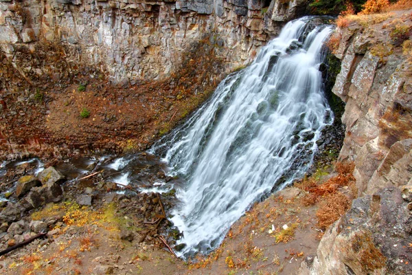 Cachoeiras rústicas yellowstone parque nacional — Fotografia de Stock