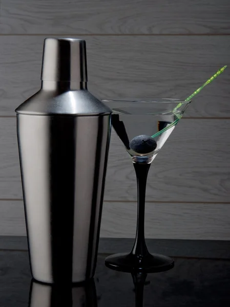 Martini cocktail and Shaker — Stock Photo, Image