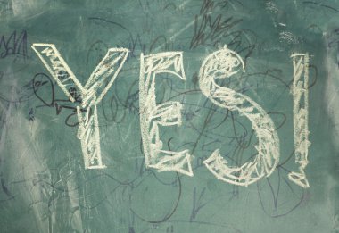 Evet tebeşir ile yazılı