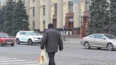 kharkiv bölgesel yönetiminde koruyan polis - Mart 2014