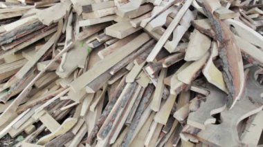 Kesme tahtaları küme içinde yığılmış