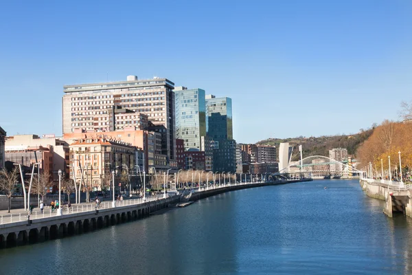 Nervion Fluss in Bilbao, Spanien — Stockfoto