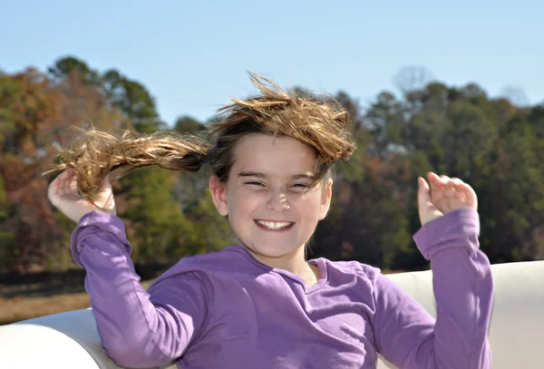 Chica soplada por el viento — Foto de Stock