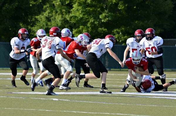 Middle school football åtgärd — Stockfoto