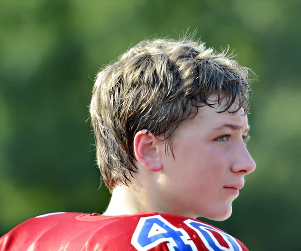 Jonge tiener voetballer — Stockfoto