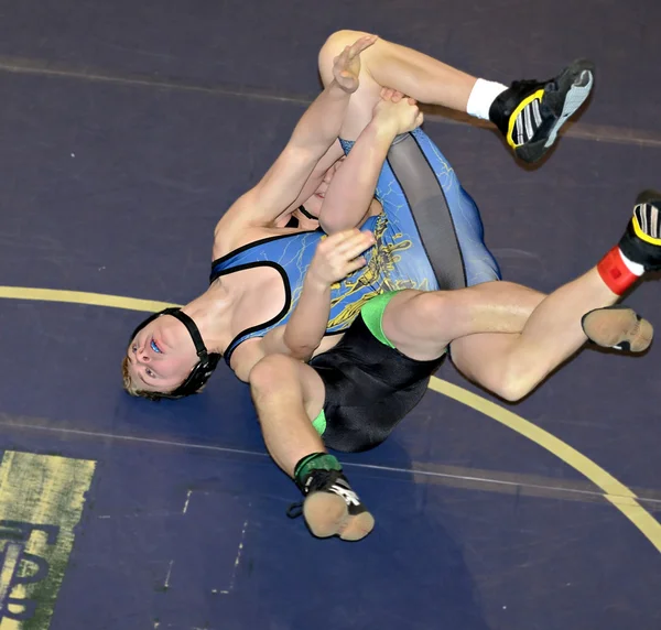 Teenage Boys Wrestling — Stock Photo, Image