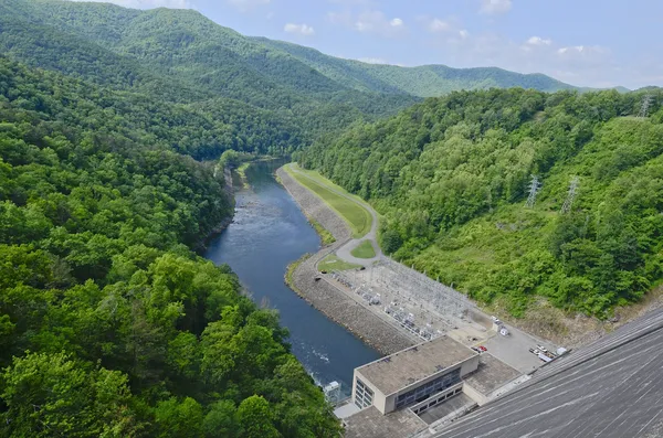 発電所および川 — ストック写真