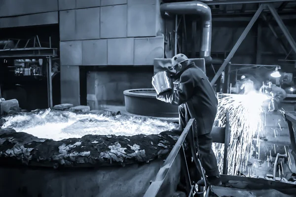 In de fabriek. productie van metaal — Stockfoto