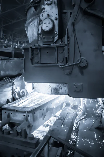 A gyárban. fémgyártás — Stock Fotó