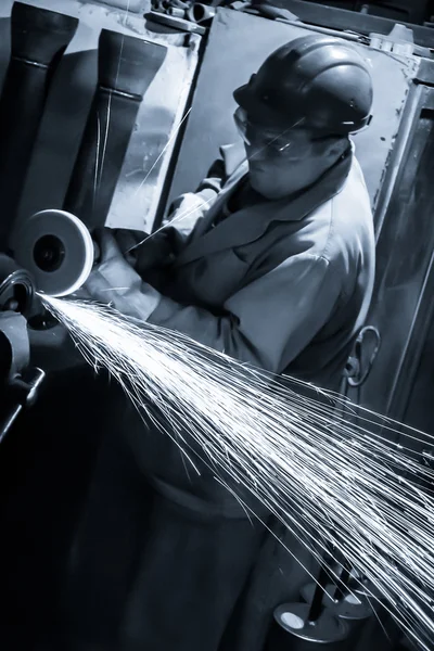 Arbeiter in der Fabrik. Produktion von Metall — Stockfoto