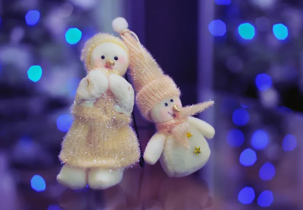 Speelgoed van sneeuwpop en sneeuw vrouw verliefd — Stockfoto