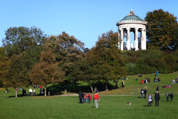 Englischer Garten in München, Deutschland — Stockfoto