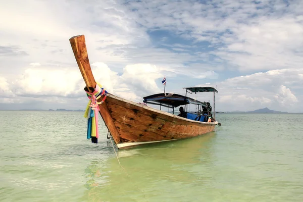 Barco tradicional tailandês de cauda longa — Fotografia de Stock