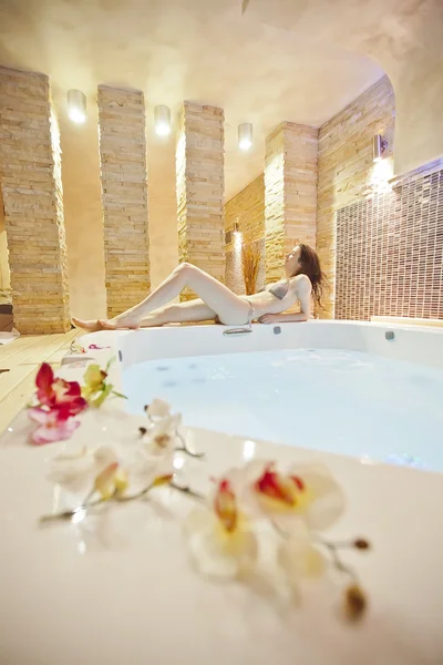 Girl in hot tub — Stock Photo, Image