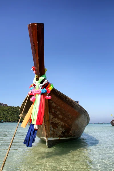 Лодка в Андаманском море, Таиланд — стоковое фото