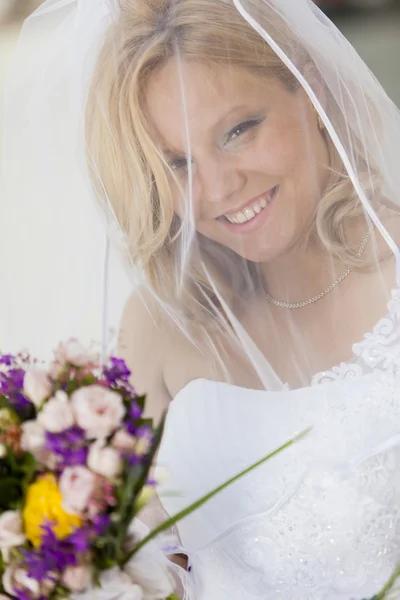 Bride on the wedding day — Stock Photo, Image