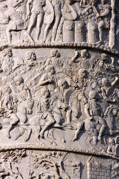 Roma 'da Trajan' ın Sütunu