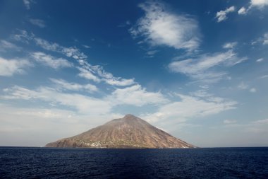 Stromboli yanardağ