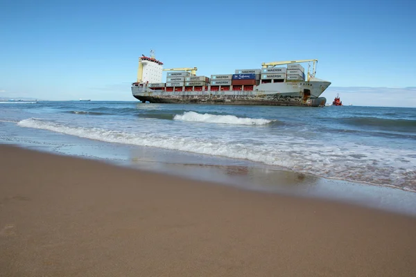 Beached ship — Stock Photo, Image