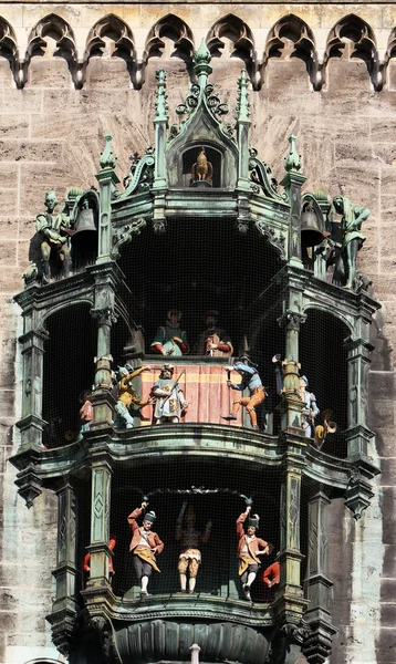 Glockenspiel sobre el nuevo ayuntamiento (Neues Rathaus) en Munich —  Fotos de Stock
