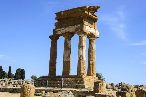 Doric temple of Castor and Pollux in Agrigento, Italy — Stock Photo, Image