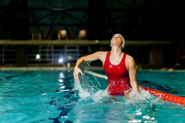 Pallanuoto ragazza — Foto Stock