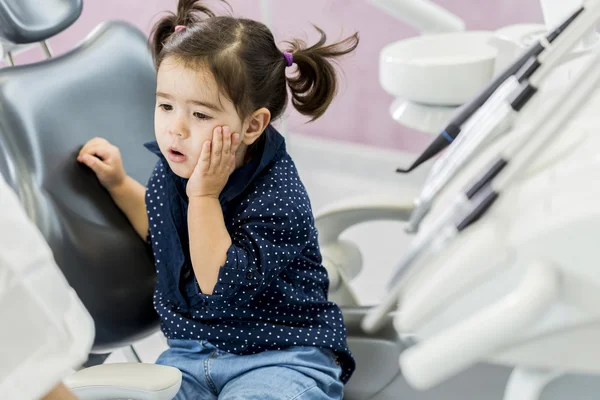 Little girl at the dentist — Stock Photo, Image