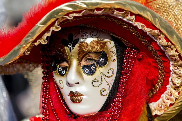 Traditional Venetian carnival mask — Stock Photo, Image