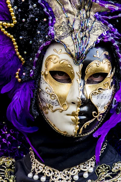 Máscara tradicional de carnaval veneziano — Fotografia de Stock