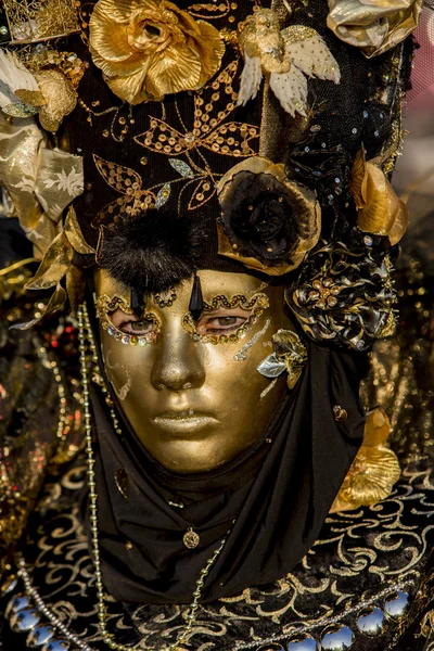 Máscara tradicional de carnaval veneziano — Fotografia de Stock