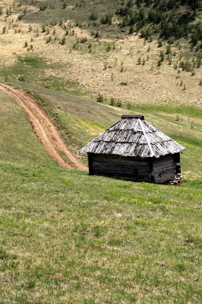 Дом в горах — стоковое фото