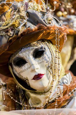 geleneksel Venedik karnaval maskesi