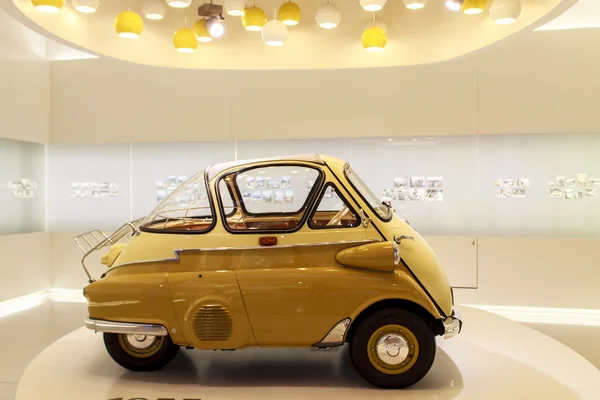 BMW 1955 Isetta in BMW Museum, Мюнхен — стоковое фото