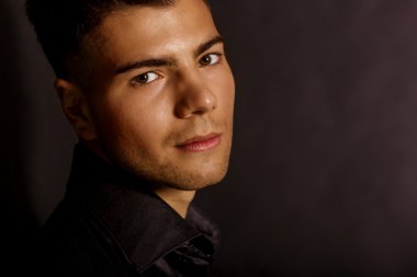 Genç adam.