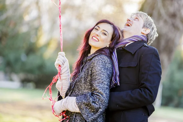 Couple in the forest — Stock Photo, Image