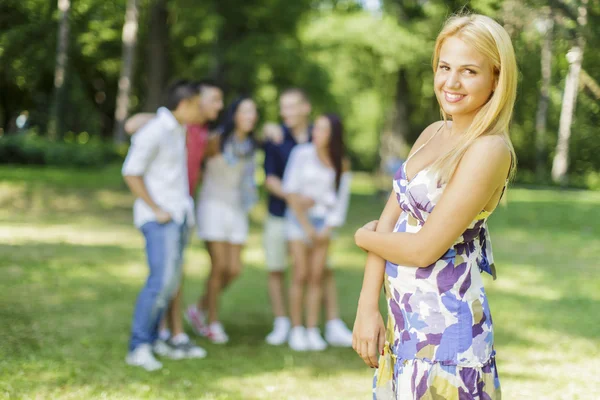 Teenagers in the park — Stock Photo, Image