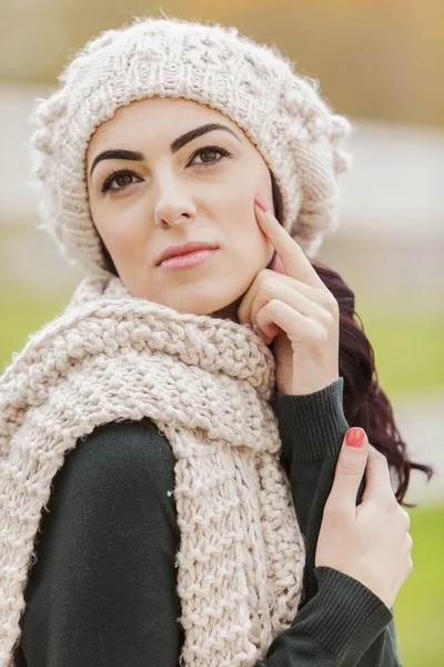 Young woman at winter — Stock Photo, Image