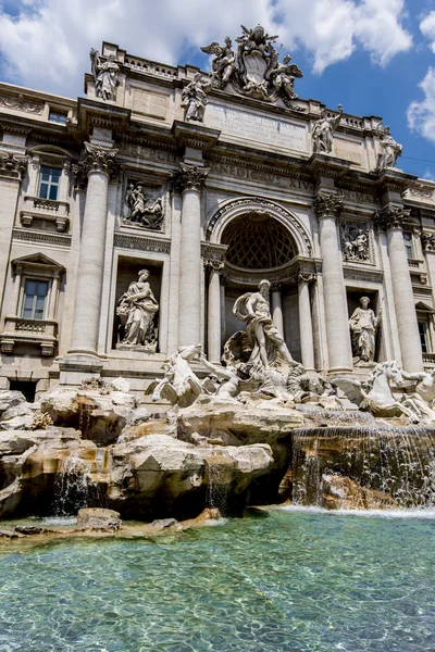 Trevi fontein in Rome, Italië — Stockfoto