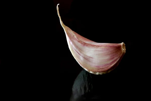 Garlic clove isolated on black — Stock Photo, Image