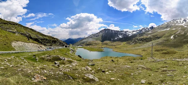 Lago de montaña — Foto de Stock