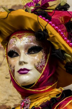 Venedik karnaval maskesi