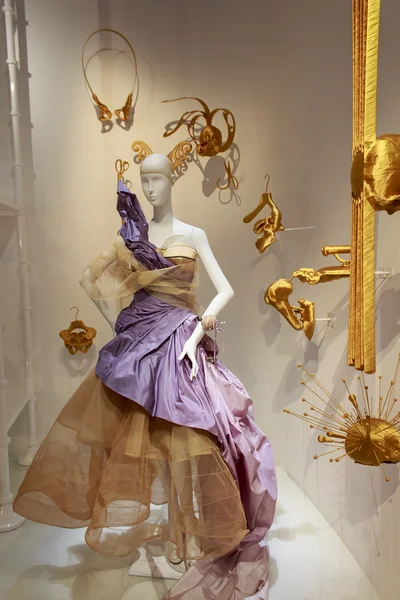 Mostra Esprit Dior al Museo d'Arte Contemporanea di Shanghai — Foto Stock