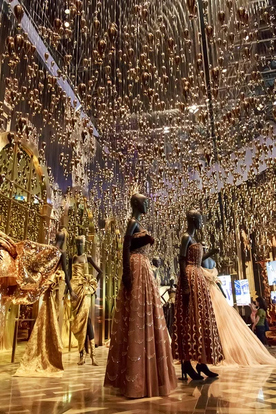 Exposición Esprit Dior en el Shanghai Museum of Contemporary Art — Foto de Stock
