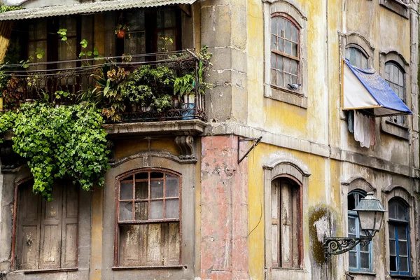 Старый дом в Порту, Португалия — стоковое фото